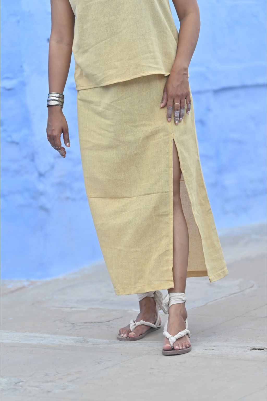 SIDE-SPLIT SKIRT - HONEY